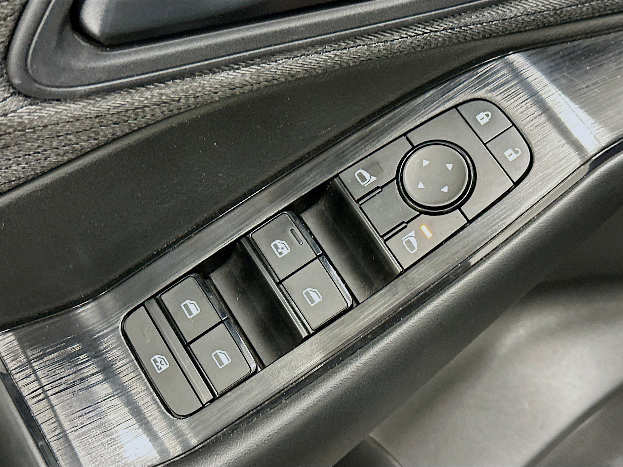 Used 2023 Nissan Rogue S image 15