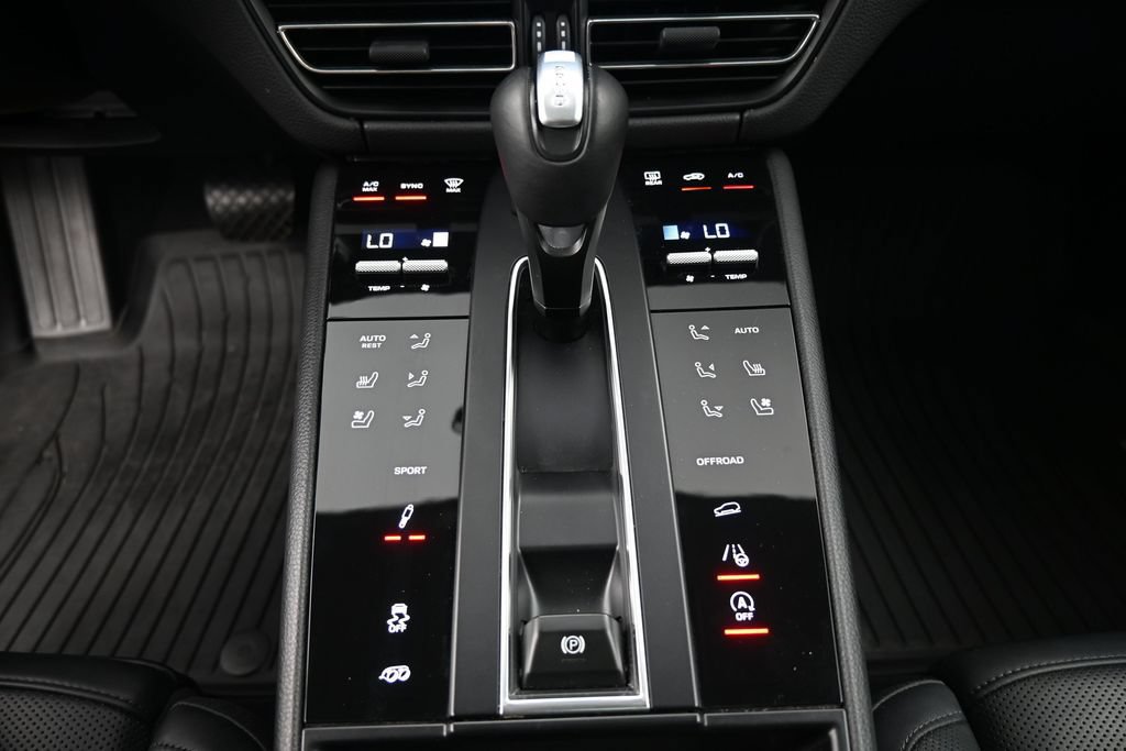 Used 2023 Porsche Macan S AWD/4WD image 17