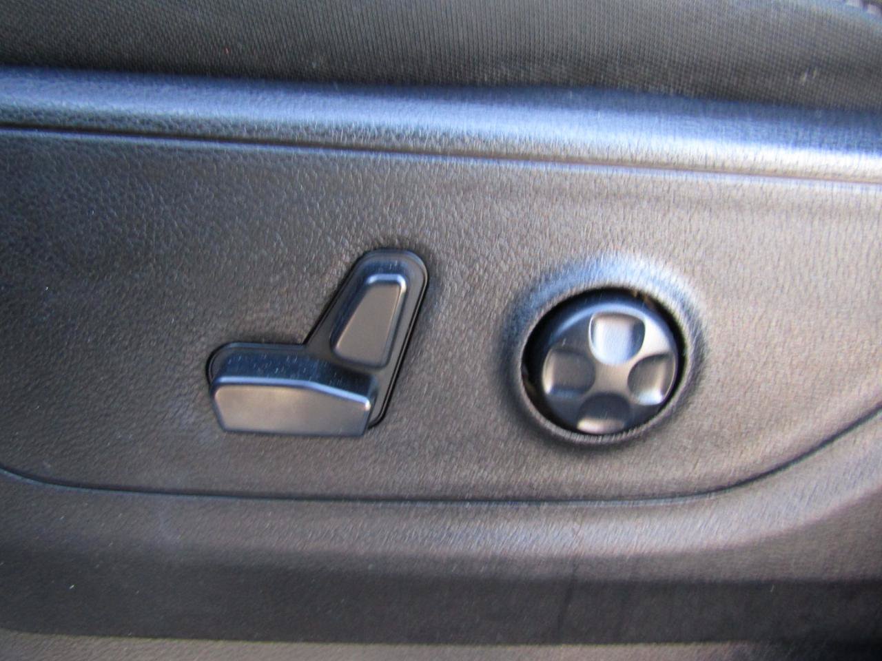 Used 2019 RAM 1500 Big Horn RWD image 12