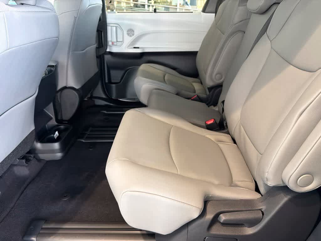 New 2026 Toyota Sienna XLE FWD image 30