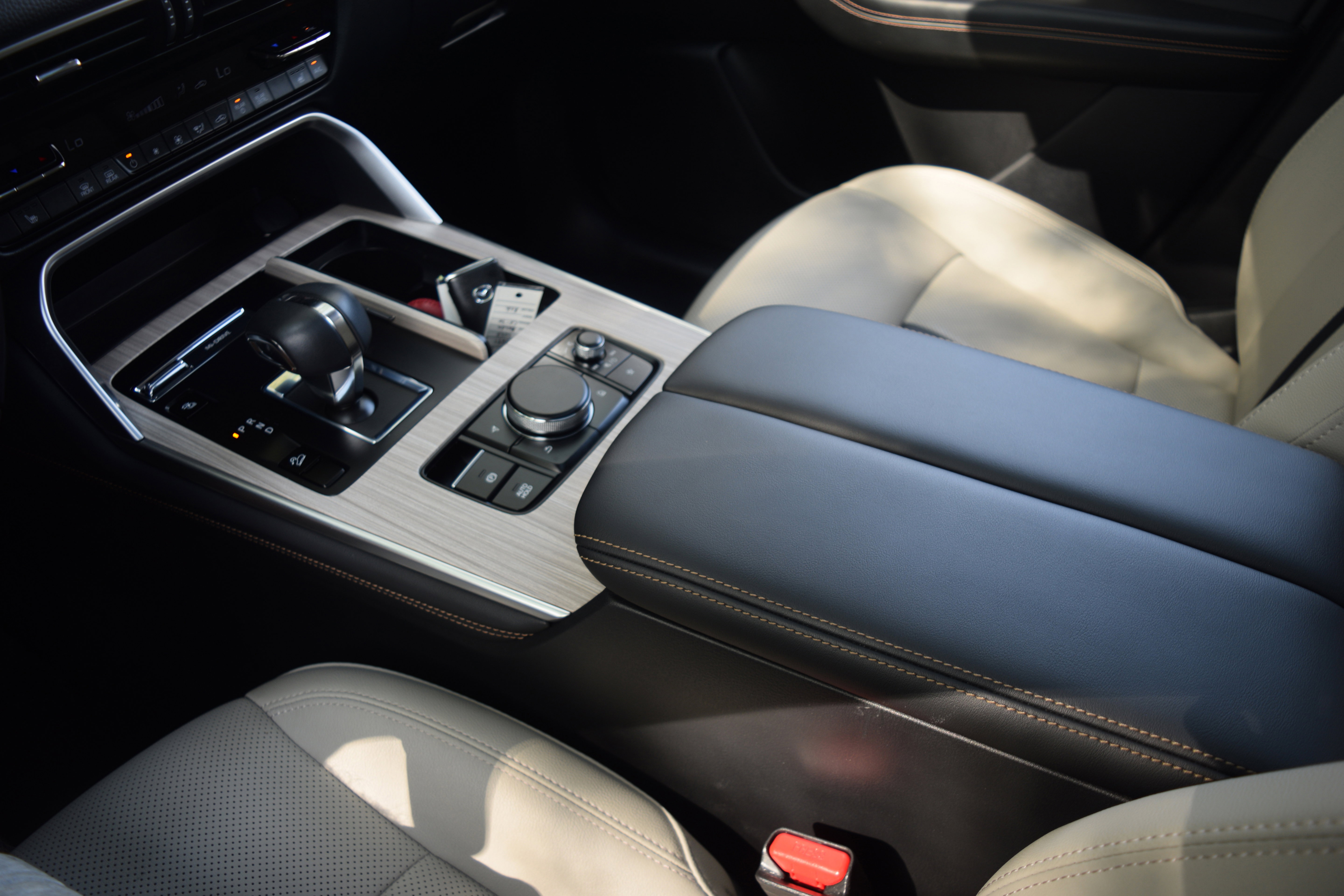 Used 2025 MAZDA CX-70 Plug-In Hybrid w/ Premium Pkg image 13