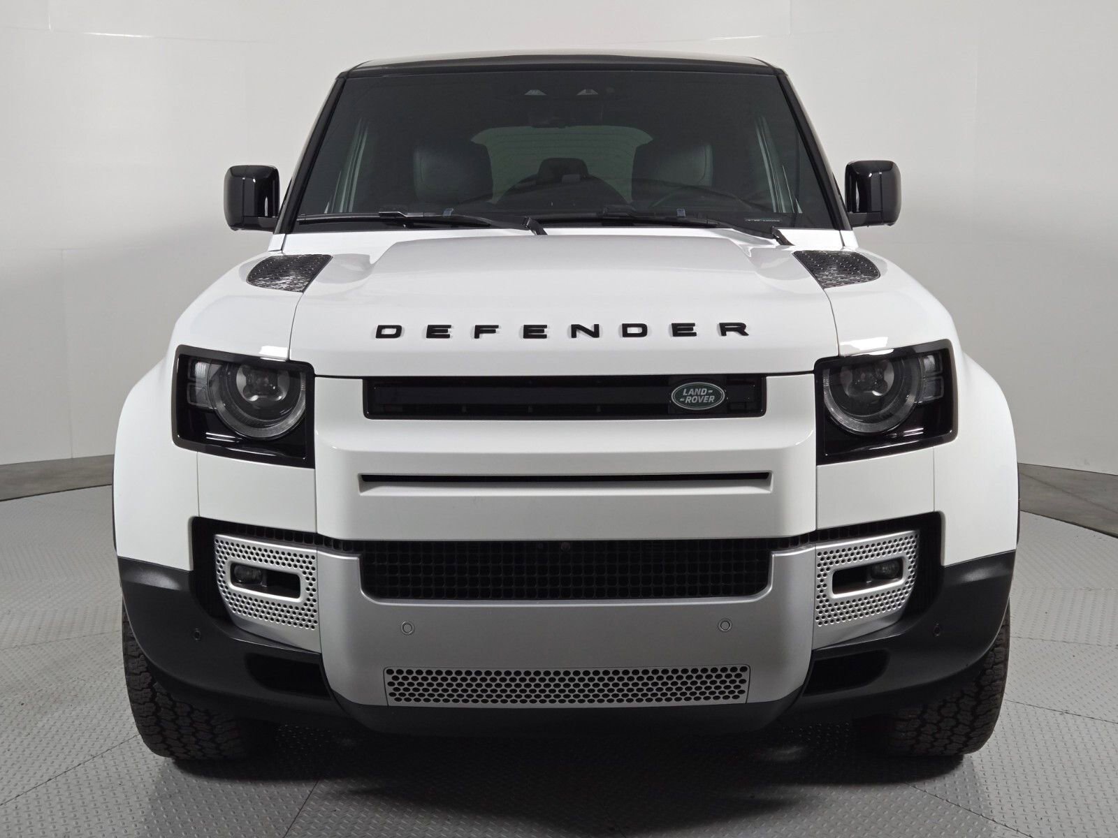 Used 2024 Land Rover Defender 110 SE AWD/4WD image 8