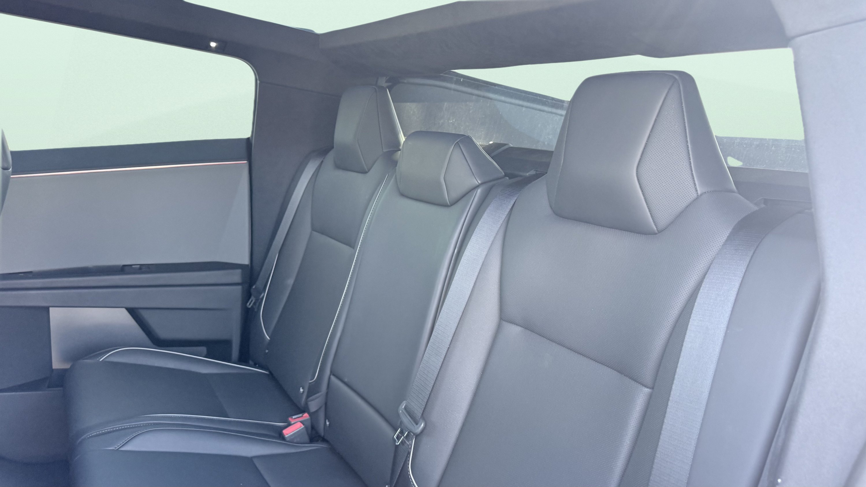 Used 2024 Tesla Cybertruck AWD Crew Cab image 31