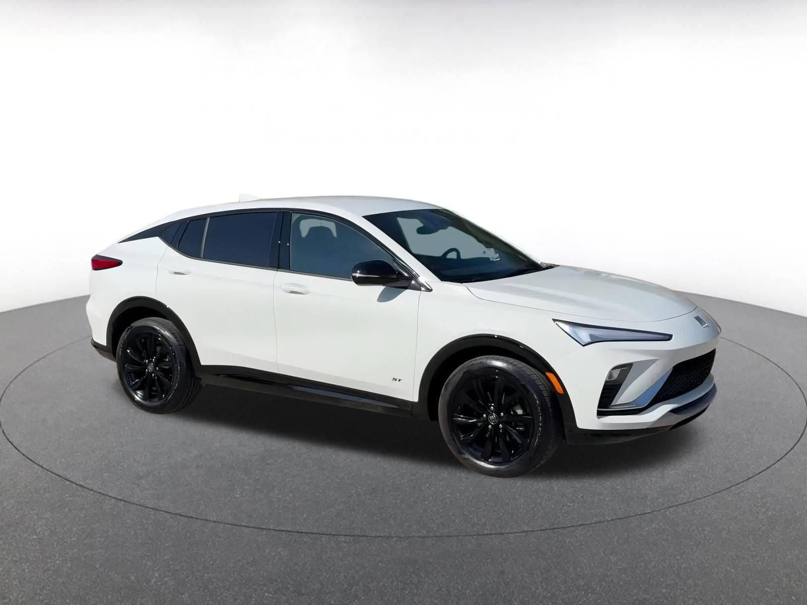 Used 2025 Buick Envista Sport Touring image 2