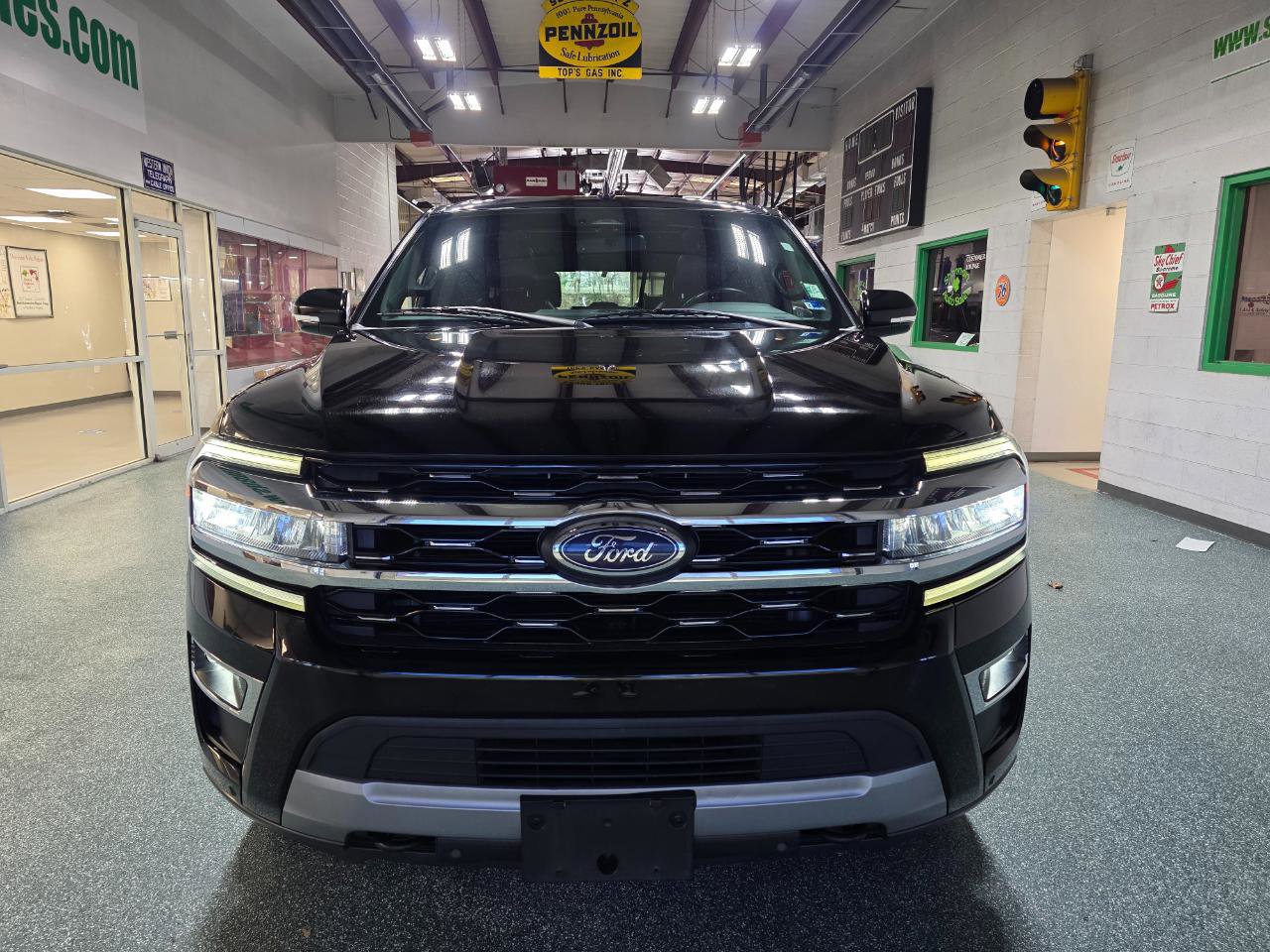 Used 2022 Ford Expedition Max Limited image 3