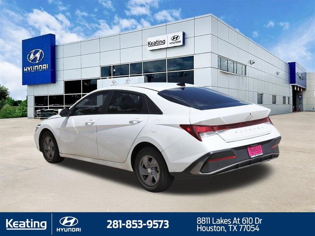 Used 2025 Hyundai Elantra SE FWD image 7