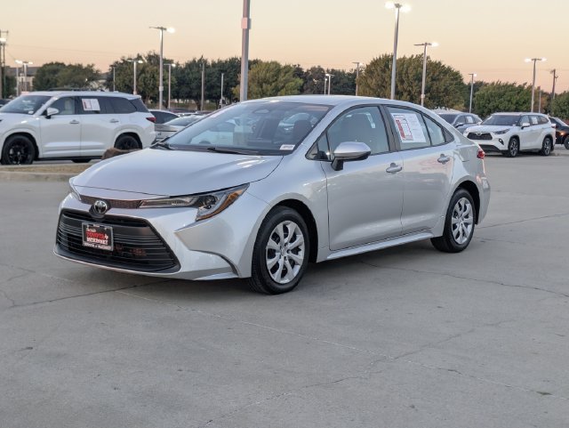 Used 2025 Toyota Corolla LE FWD image 9