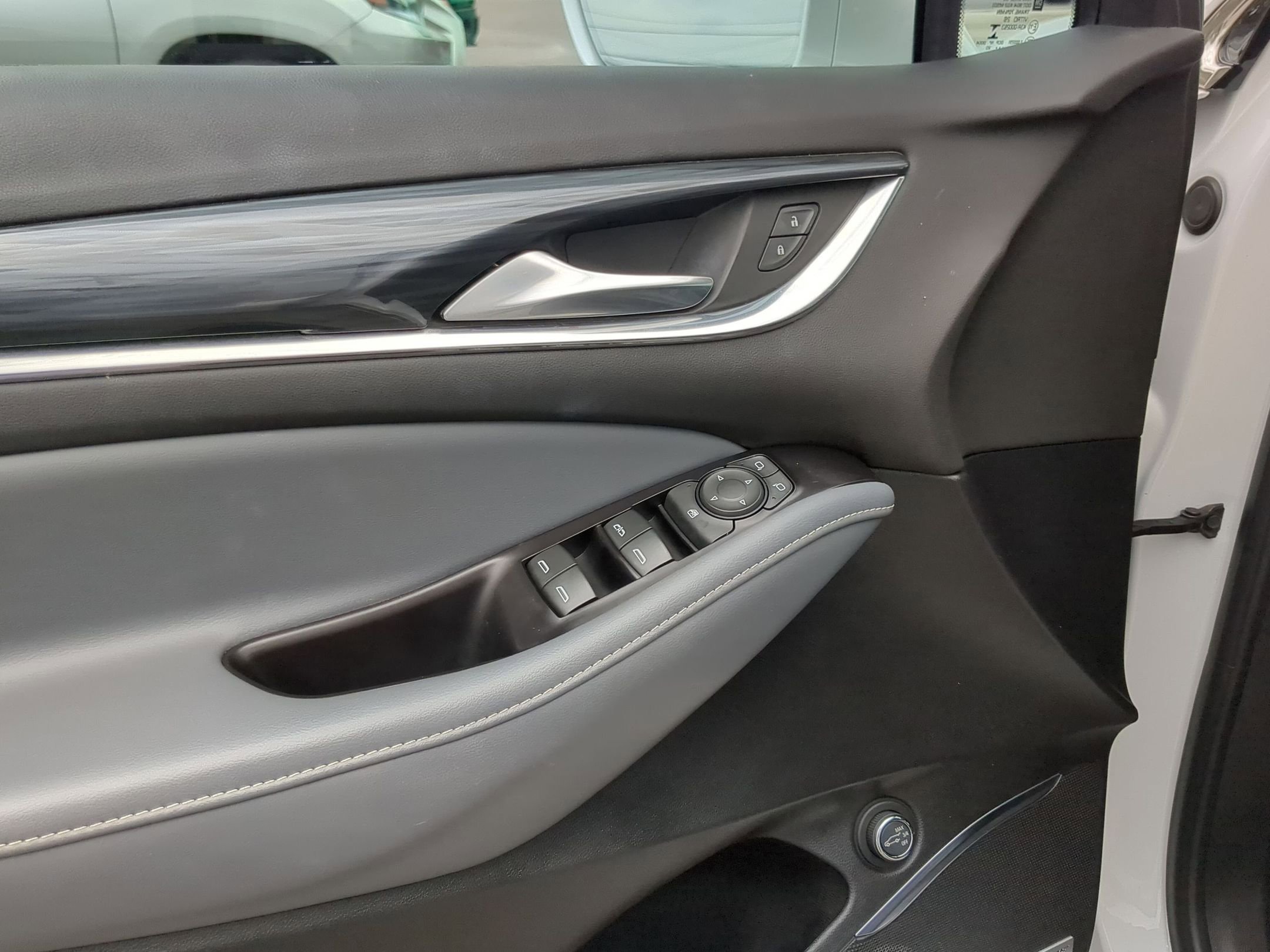 Used 2020 Buick Enclave Essence w/ Sound and Sites Package image 12