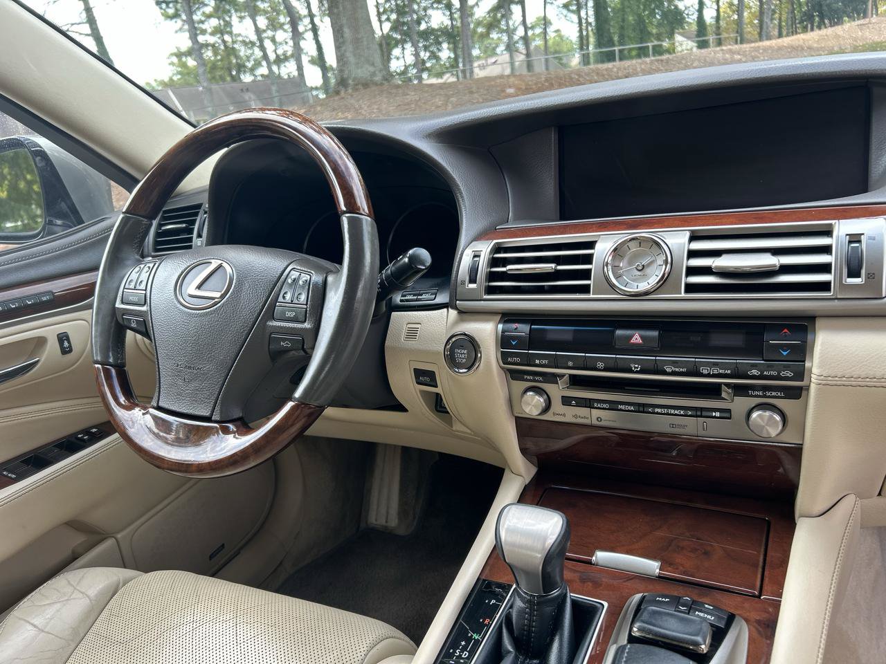 Used 2017 Lexus LS 460 w/ Comfort Package RWD image 23