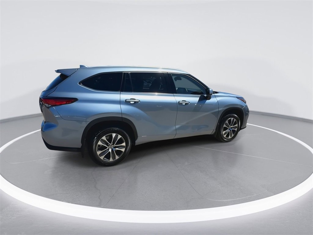 Used 2022 Toyota Highlander XLE image 10
