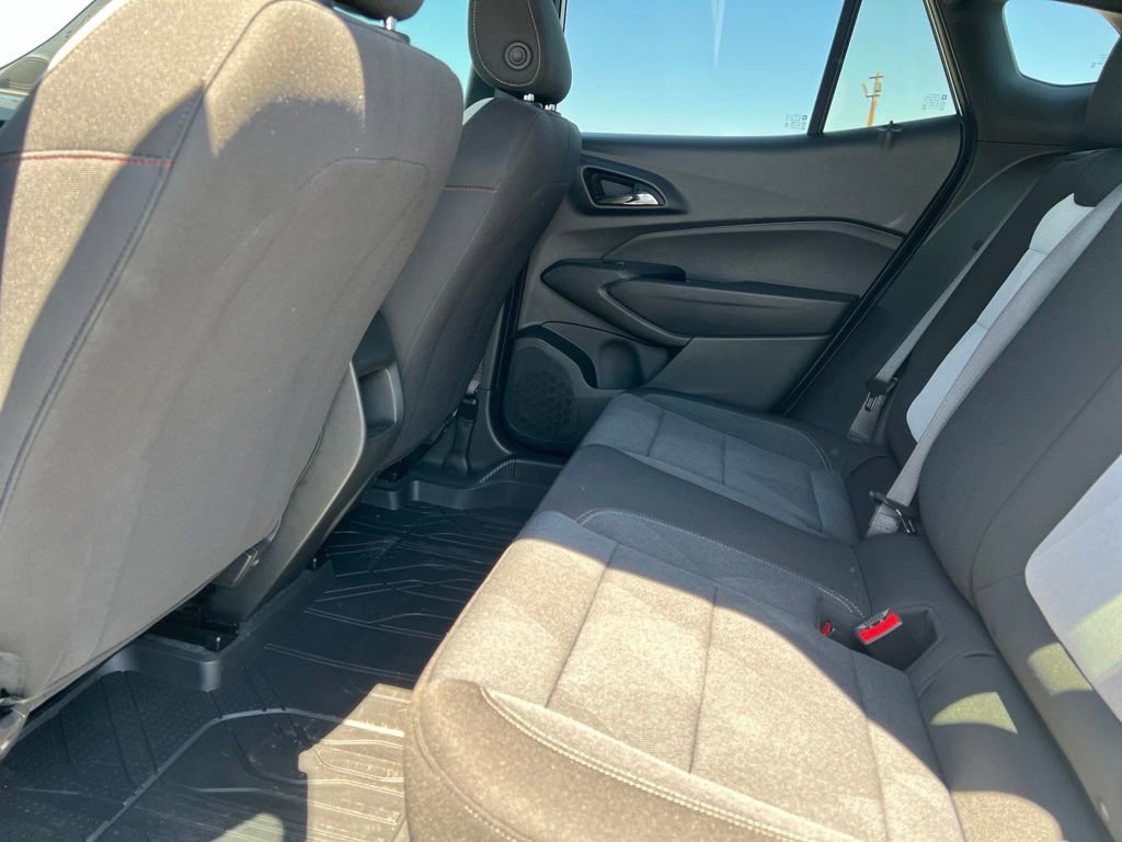 Used 2025 Chevrolet Trax RS w/ Sunroof Package FWD image 9