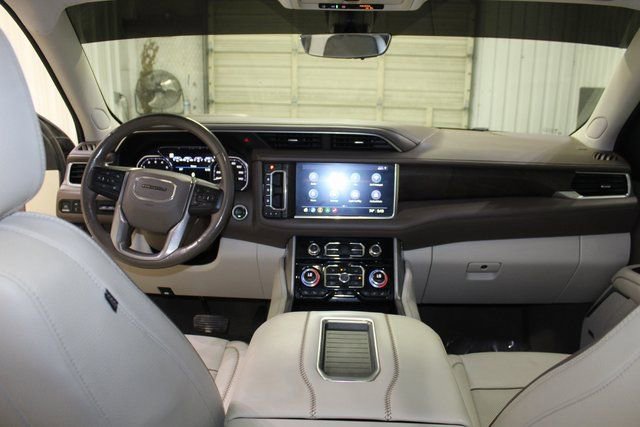 Used 2021 GMC Yukon Denali w/ Denali Premium Package image 11