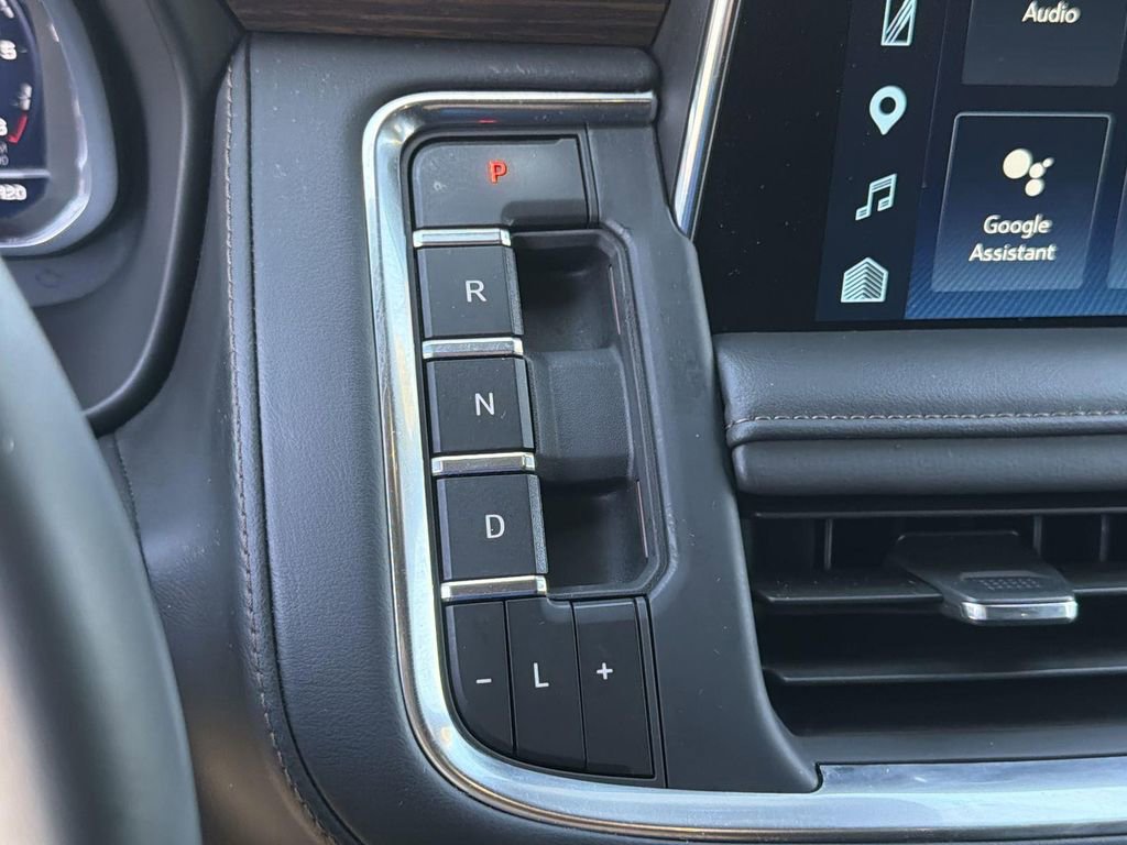 Used 2023 Chevrolet Suburban High Country image 13