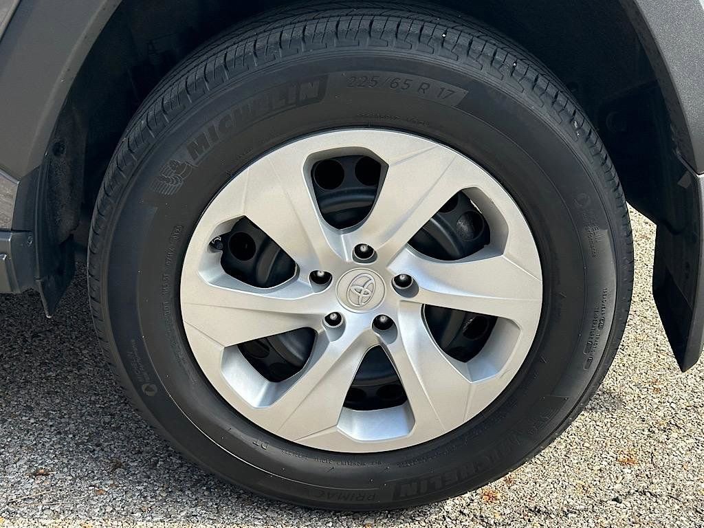 Certified 2023 Toyota RAV4 LE image 31