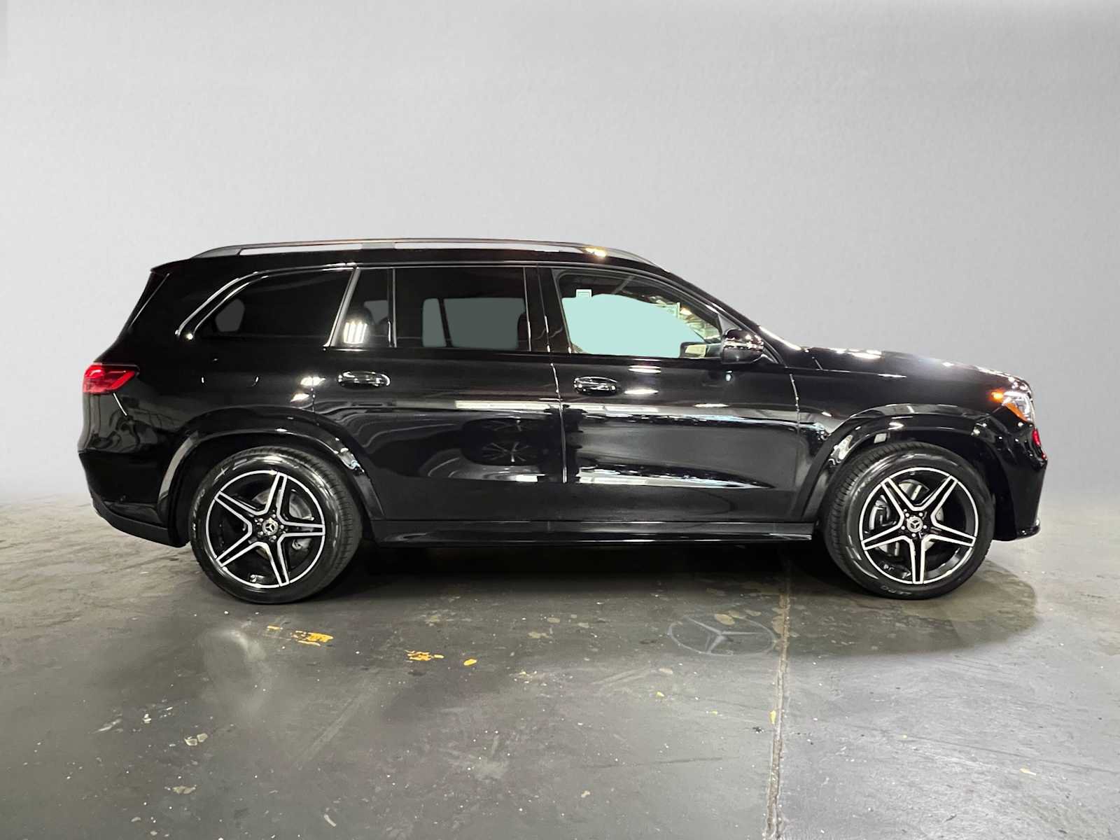 New 2026 Mercedes-Benz GLS 450 4MATIC image 2