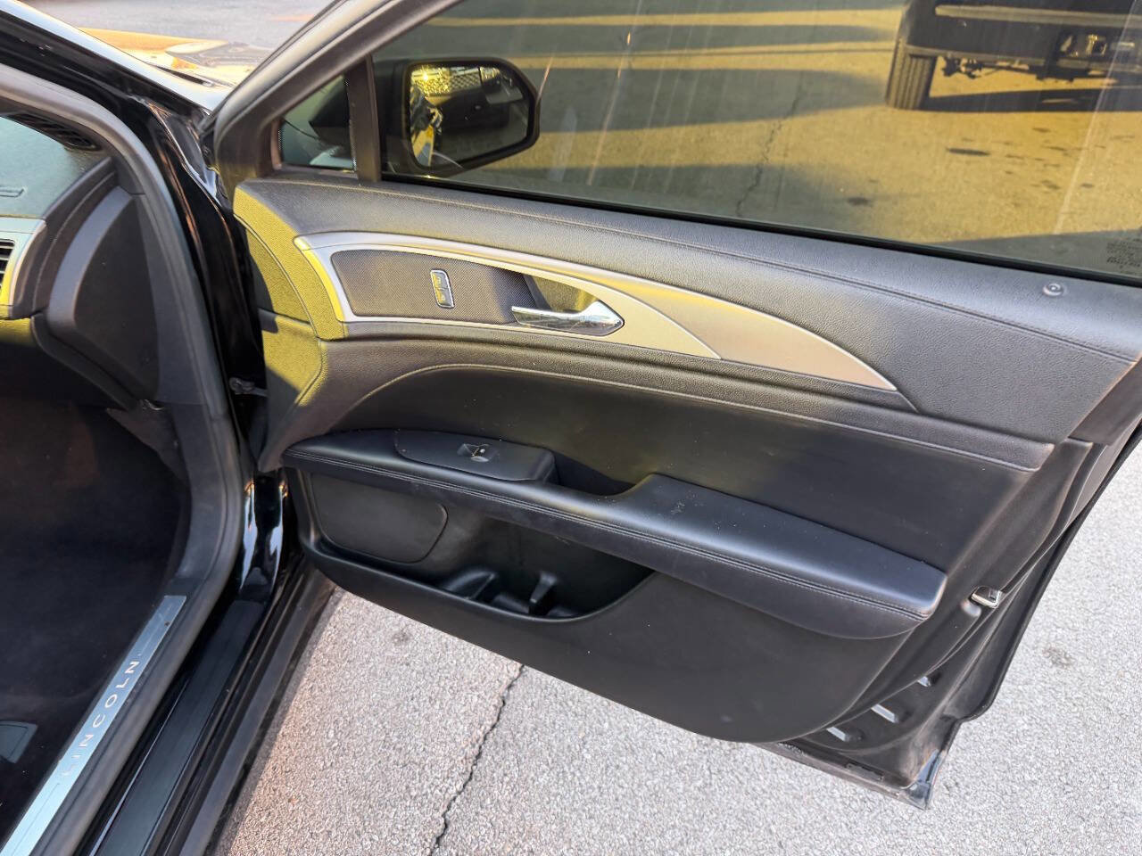 Used 2017 Lincoln MKZ Premiere image 28