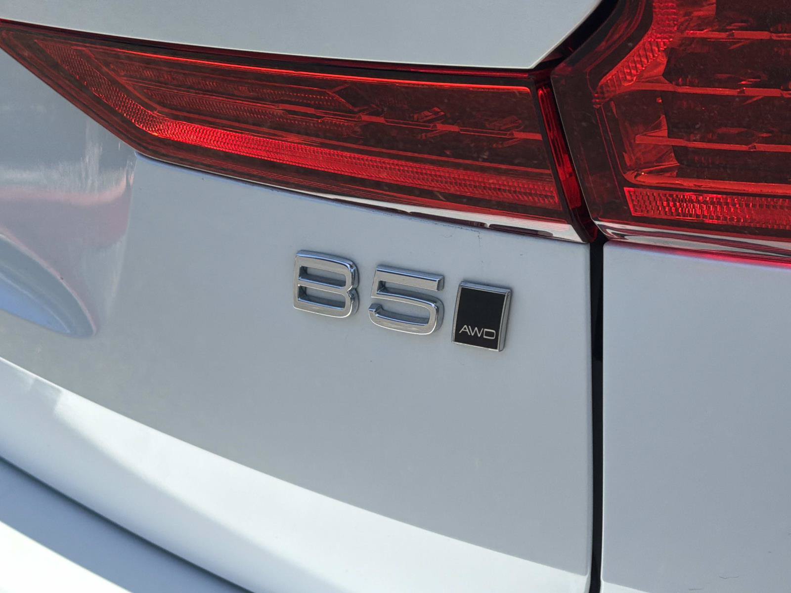 Certified 2023 Volvo XC60 B5 Plus AWD/4WD image 28