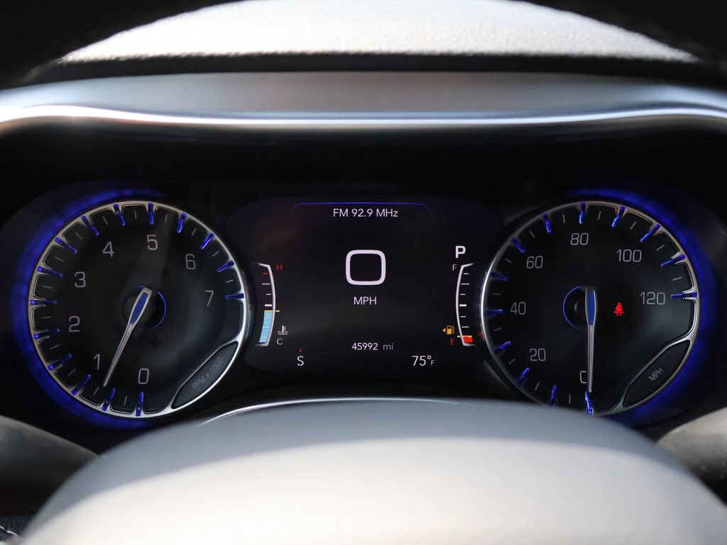 Used 2025 Chrysler Pacifica Limited FWD image 29