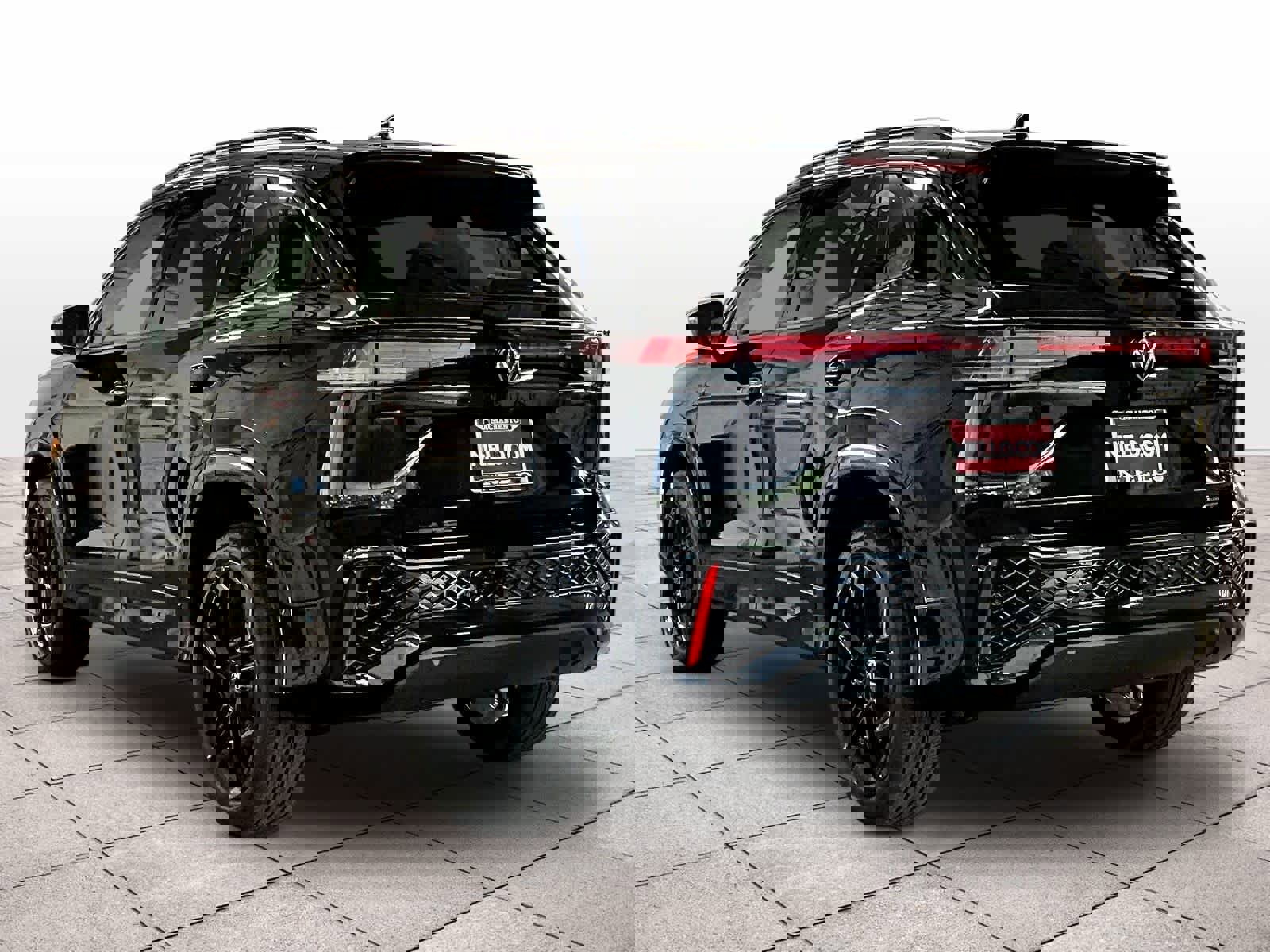 New 2026 Volkswagen Tiguan SE R-Line image 3