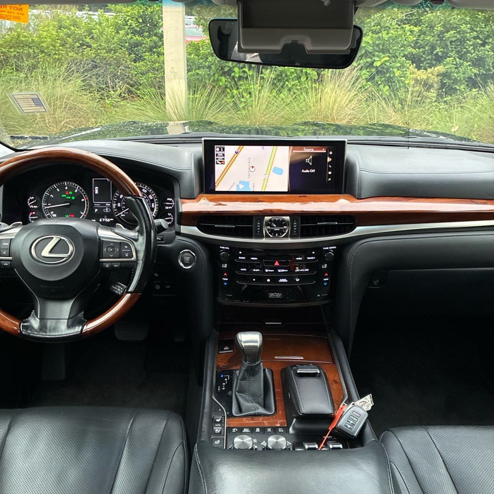 Used 2017 Lexus LX 570 4WD w/ Luxury Package image 7
