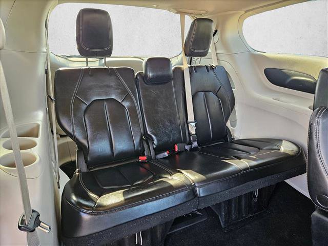 Used 2023 Chrysler Pacifica Touring-L image 18