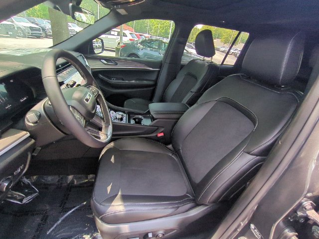 New 2026 Jeep Grand Cherokee Altitude RWD image 16