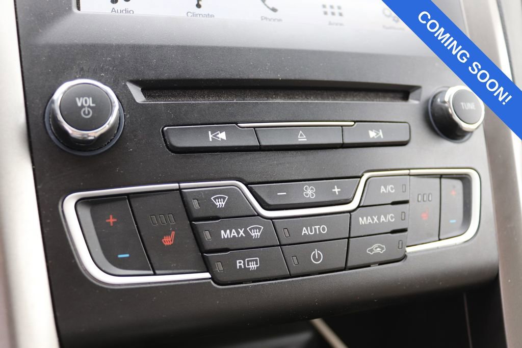 Used 2017 Ford Fusion SE w/ Fusion SE Technology Package FWD image 5