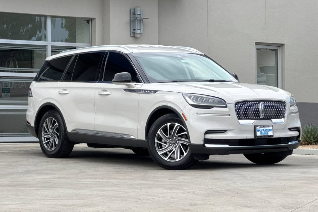 Used 2021 Lincoln Aviator 2WD w/ Elements Package image 2