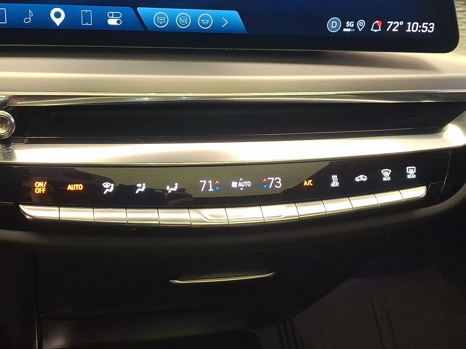 Used 2025 Cadillac Lyriq Luxury AWD/4WD image 16