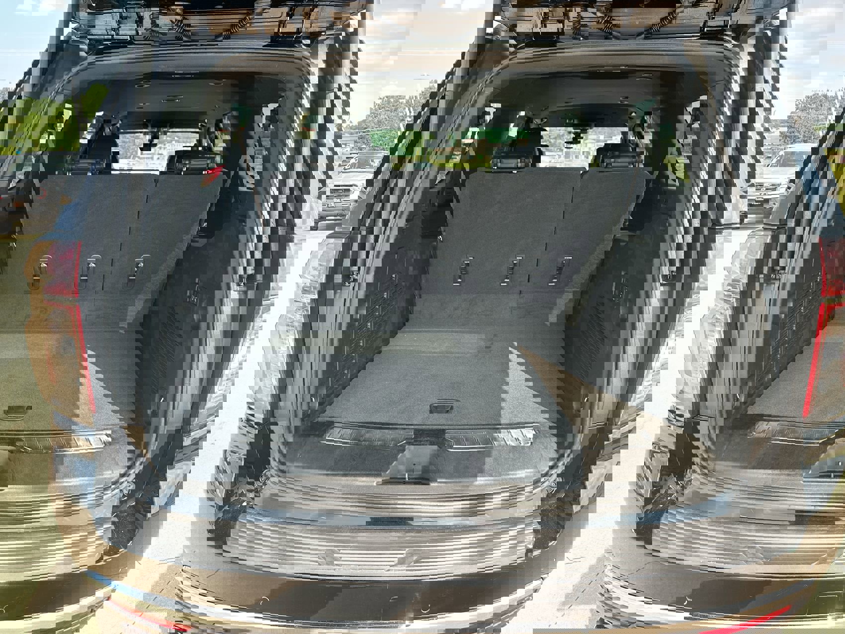 Used 2021 Chevrolet Suburban High Country image 24