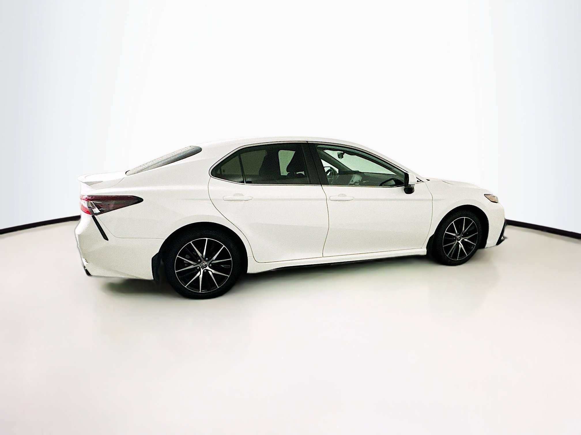 Used 2023 Toyota Camry SE image 10