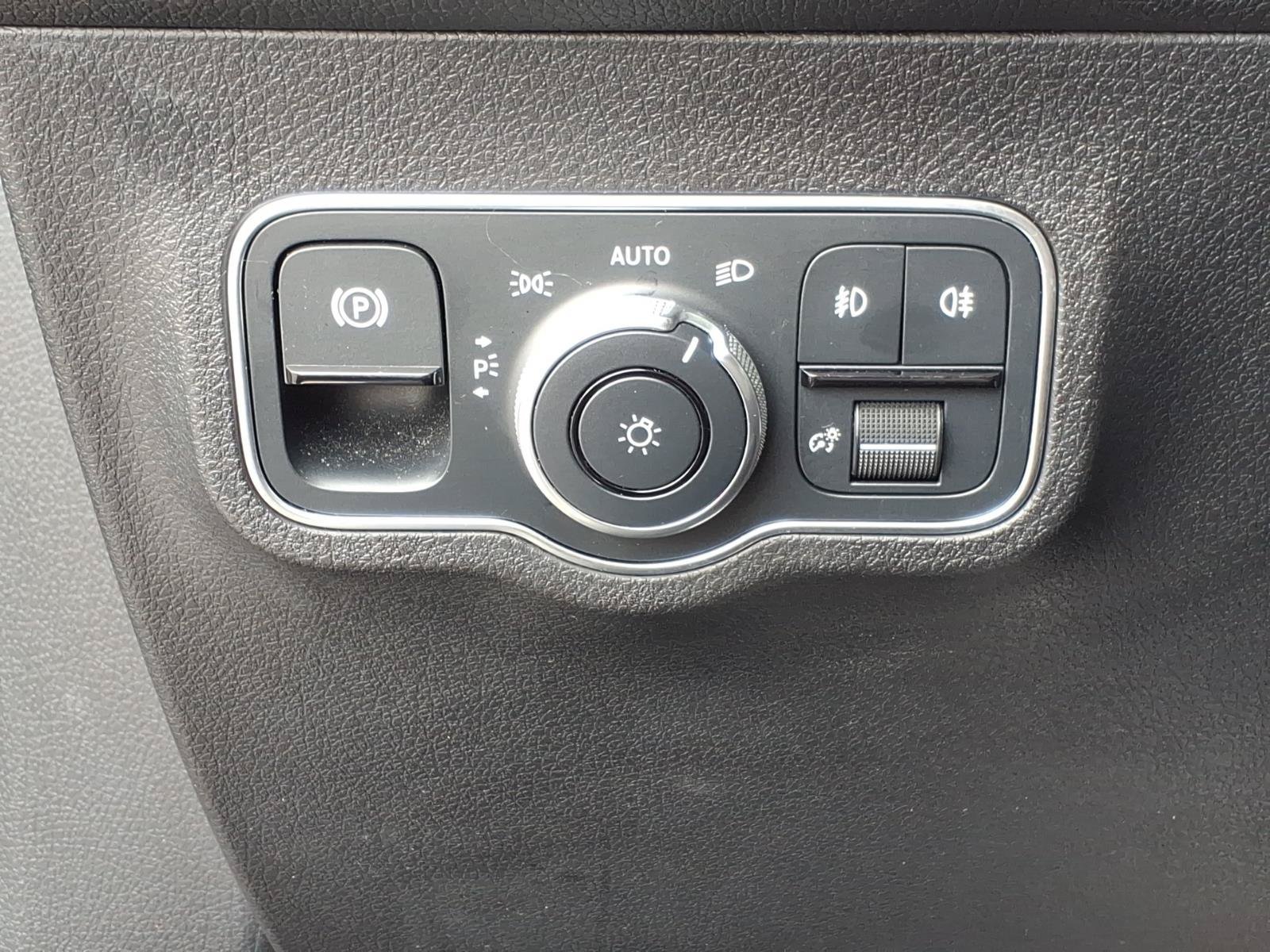 Certified 2023 Mercedes-Benz GLB 250 4MATIC image 18