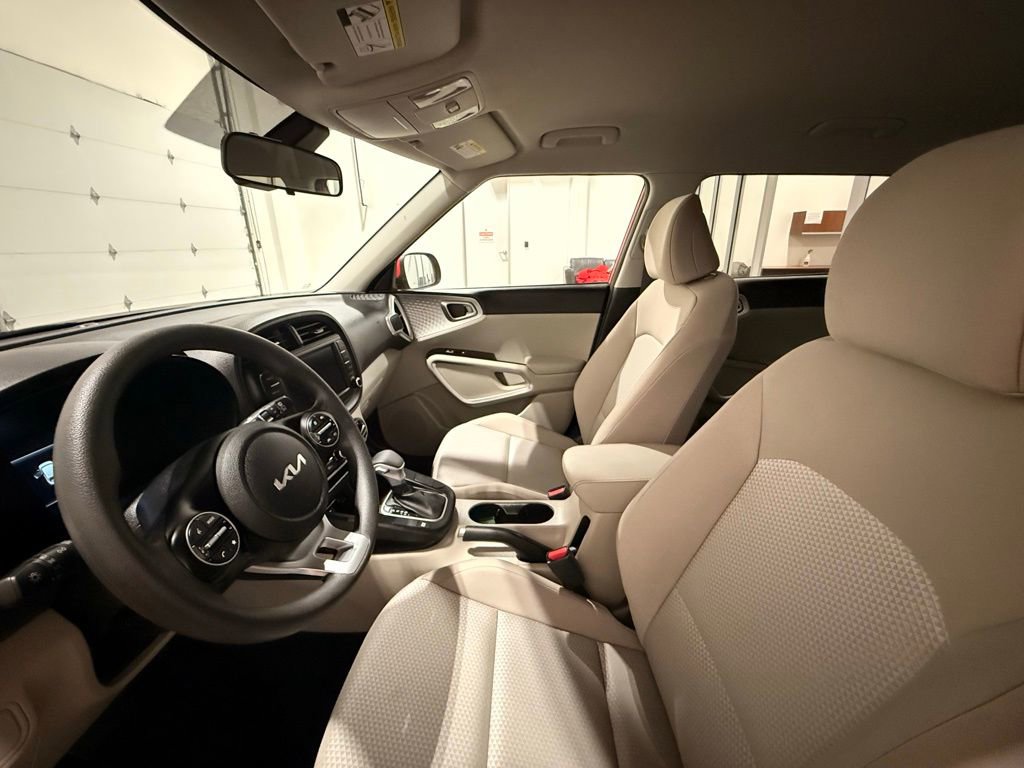 Used 2023 Kia Soul LX image 14