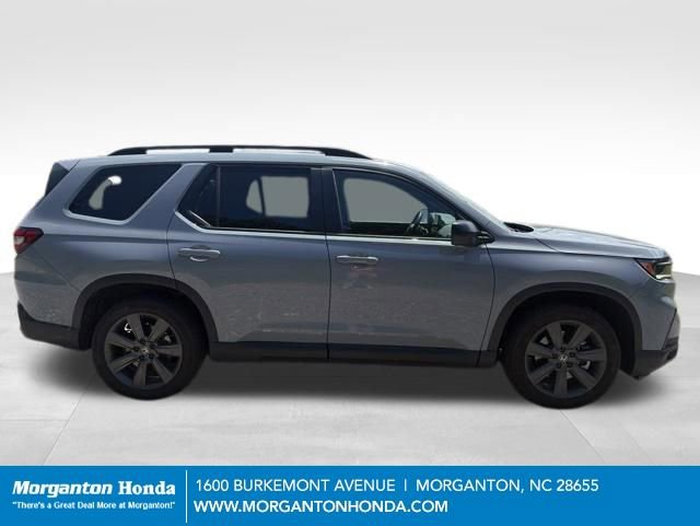 Used 2025 Honda Pilot Sport image 9