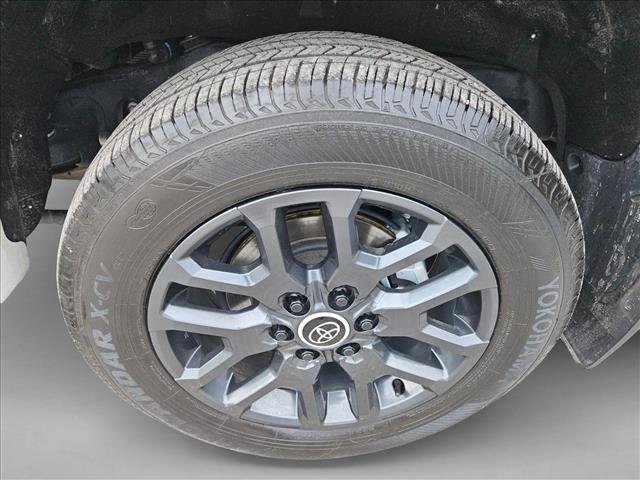 Used 2024 Toyota Sequoia Platinum AWD/4WD image 24