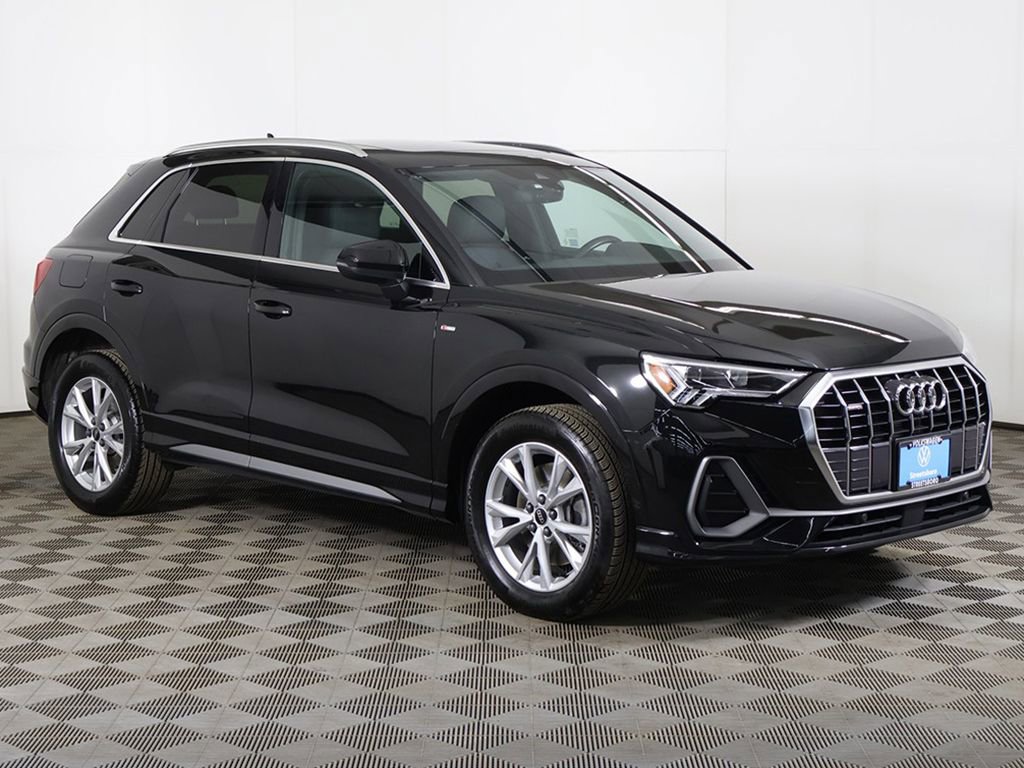 Used 2023 Audi Q3 2.0T Premium Plus w/ Premium Plus Package AWD/4WD image 2