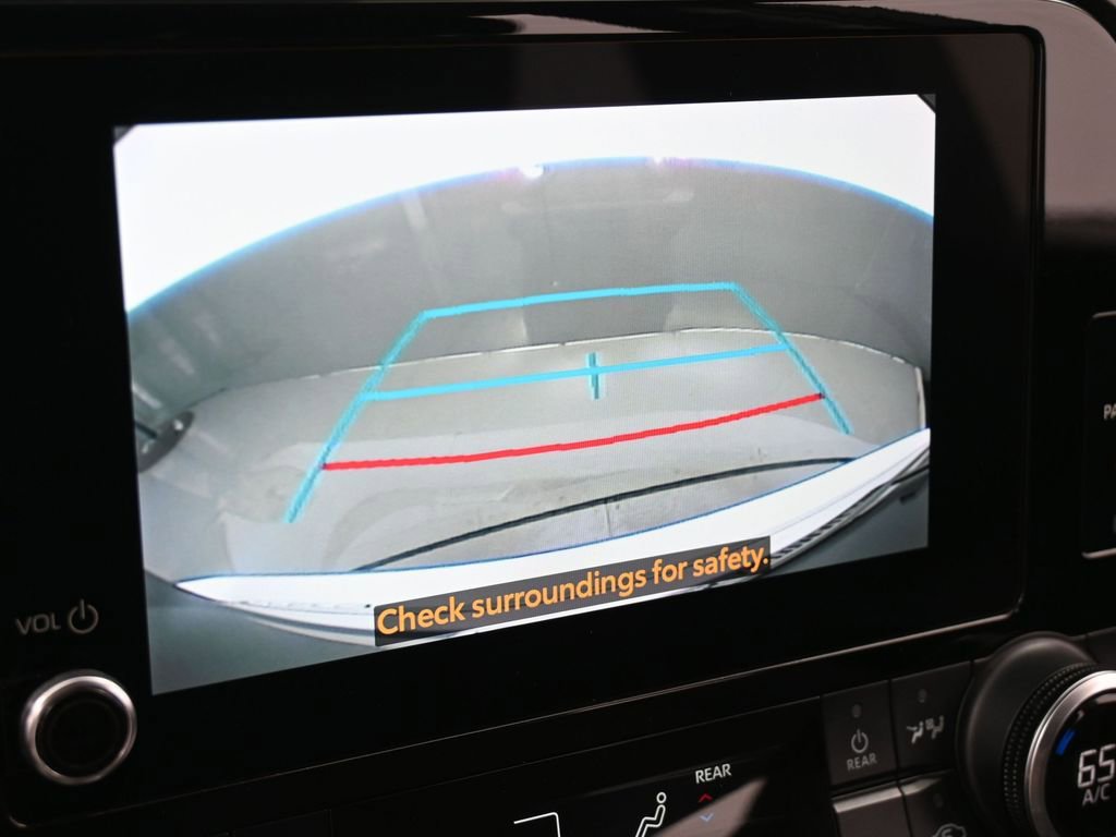 Used 2023 Toyota Highlander LE image 24