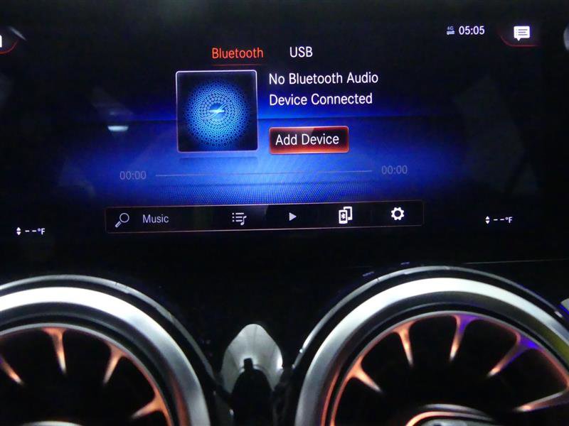 Used 2022 Mercedes-Benz GLB 250 GLB 250 w/ Premium Package Lite image 13