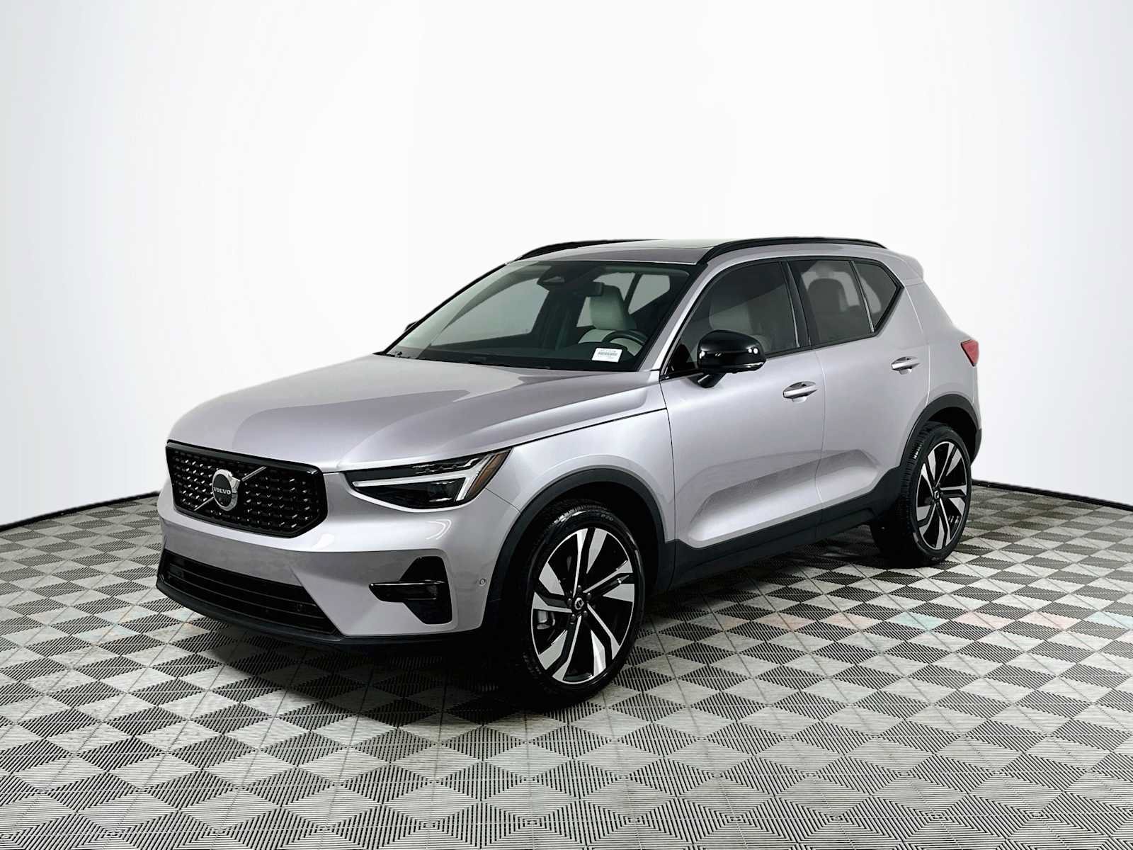 Used 2026 Volvo XC40 B5 Ultra w/ Climate Package AWD/4WD image 3