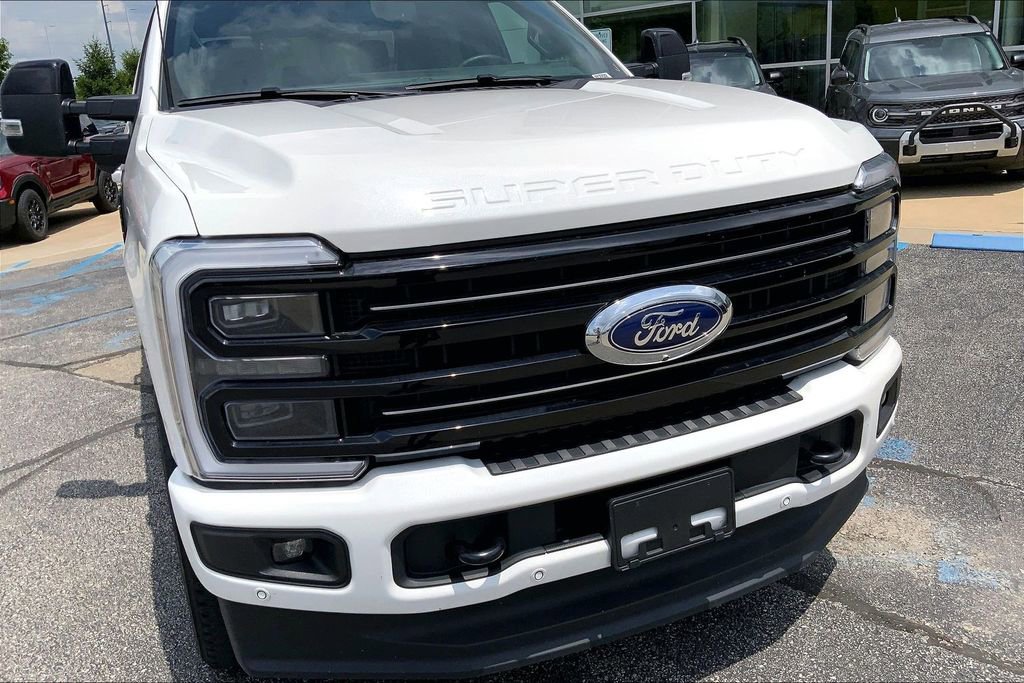 Used 2025 Ford F350 Platinum w/ FX4 Off-Road Package AWD/4WD image 4