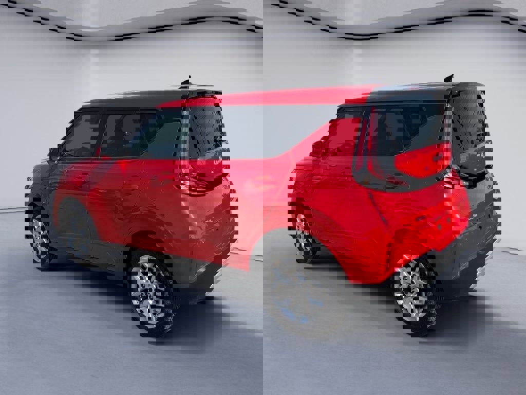 Used 2023 Kia Soul LX w/ LX Technology Package image 3