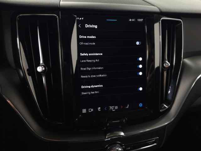 Certified 2025 Volvo XC60 B5 Core AWD/4WD image 28