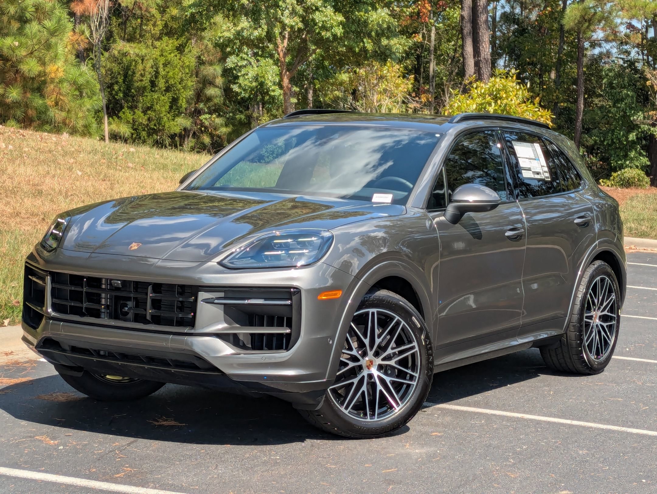 Certified 2025 Porsche Cayenne image 1