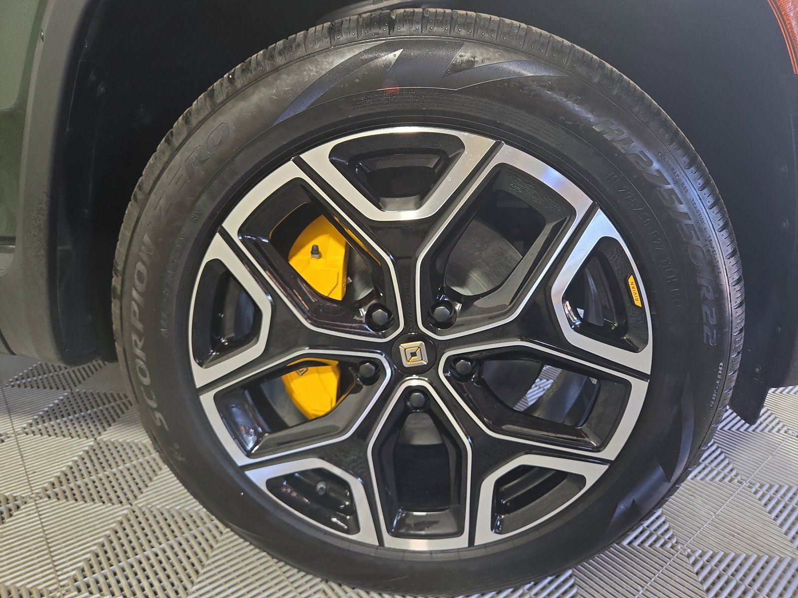 Used 2023 Rivian R1S Adventure AWD/4WD image 11