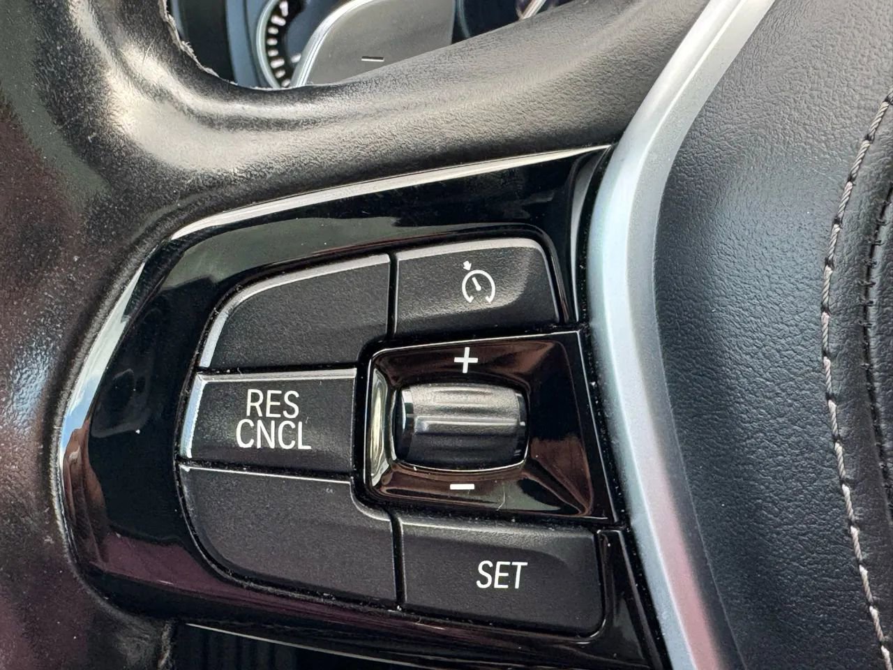 Used 2019 BMW 530e xDrive image 5