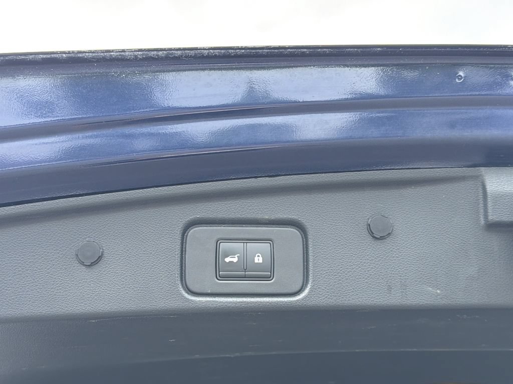 Used 2022 Nissan Pathfinder SL AWD/4WD image 16