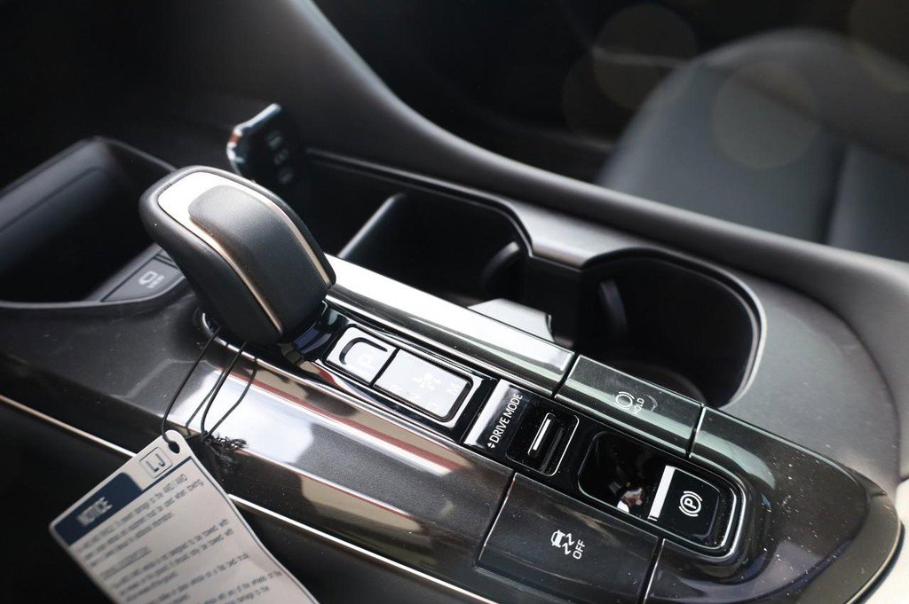 New 2025 Toyota Crown Platinum image 16