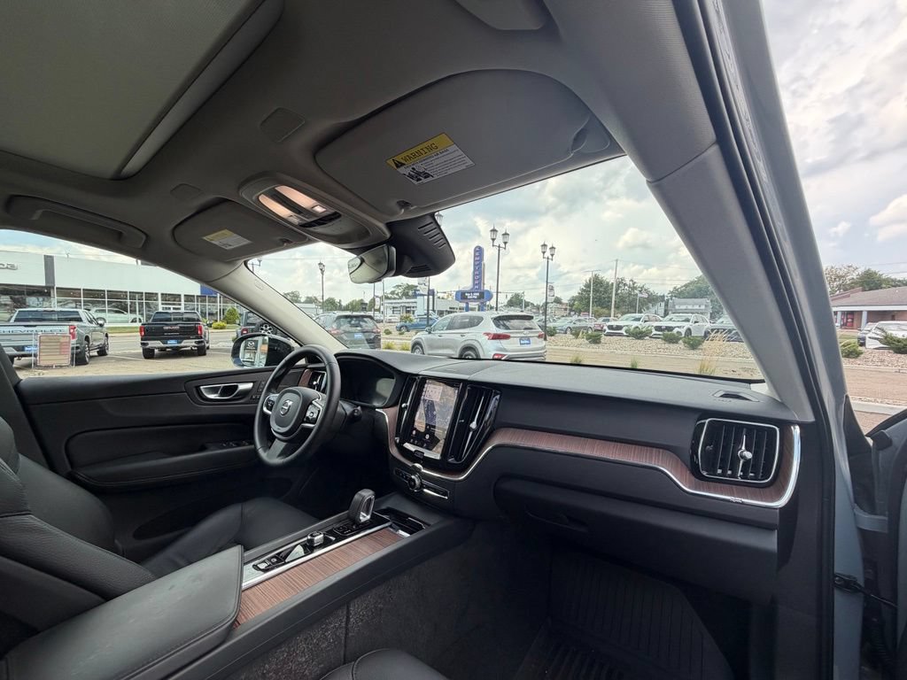 Used 2024 Volvo XC60 B5 Plus w/ Climate Package AWD/4WD image 10
