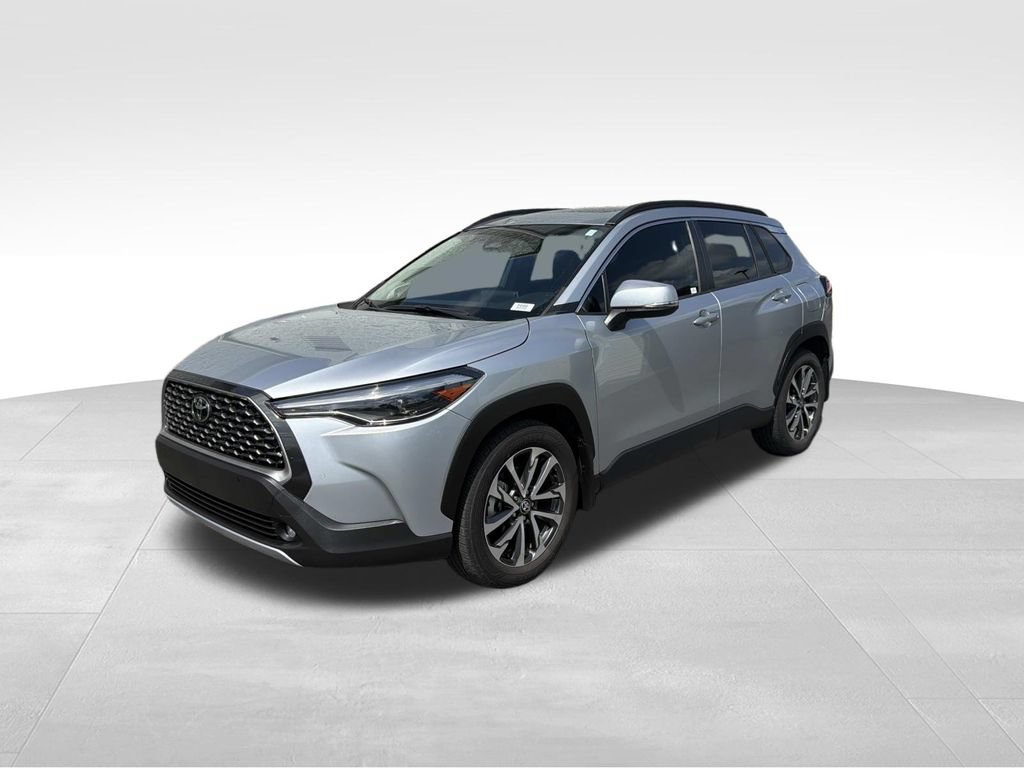 Used 2023 Toyota Corolla Cross XLE w/ Convenience Package FWD image 7