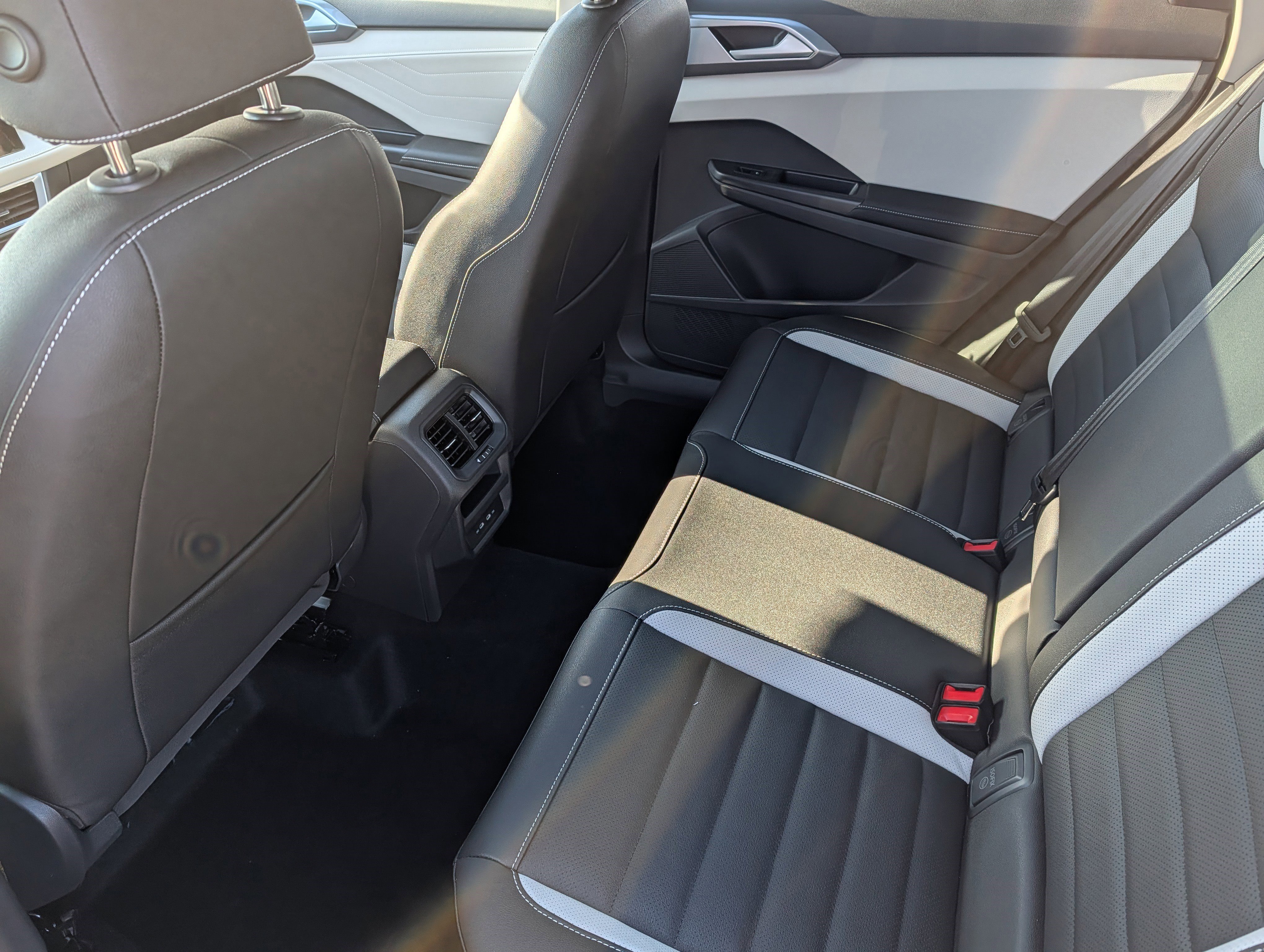New 2026 Volkswagen Taos SEL AWD/4WD image 8